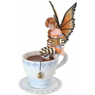 エイミー・ブラウン作 モカ コーヒーのティーカップに、つま先を暖めている妖精フェアリー彫像(輸入品の画像