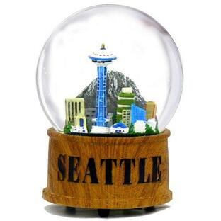 Seattle Snow Globe Musical Glass Dome with Skyline and Space Needl 【並行輸入】の画像
