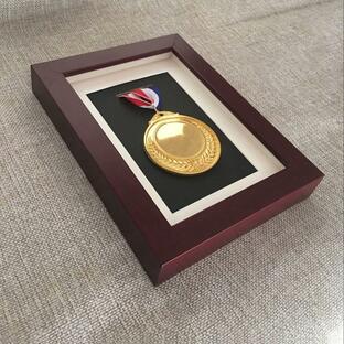 メダルケース、無垢材メダルボックス 、メダルと名誉のバッジのための木製の陳列ケース、メダルフレームフレームバッジ収納ボックスディスプレイ、徽章/勲章/引の画像
