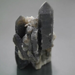 モリオン クラスター / ケアンゴーム クラスター チベット産 黒水晶 1点物 魔除け 除障石 破邪 浄化 （約260g）/ 天然石・置き物の画像