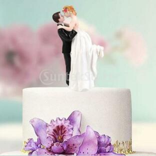 ウエディングケーキトッパーの新郎新婦の結婚式の装飾樹脂のケーキトッパーの画像