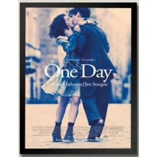 『ワン・デイ 23年のラブストーリー』One Day イギリス映画ポスター アートフレーム 壁掛け 額縁透明シート付 34X44cmの画像