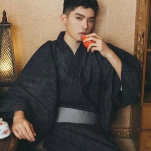 日本の着物男伝統武士の紳士服浴衣正装和装四季折々の夏祭りの素敵な着物ですの画像