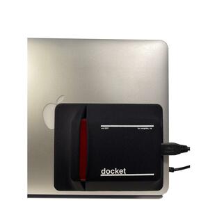 Docket 外付けハードドライブホルダー ノートパソコン用 - ケーブル穴付きクローの画像