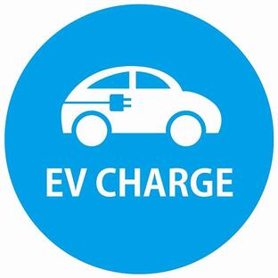 EV Charge 自動車とプラグ デザイン タイプ ライトブルーホワイト 電気自動車 充電 チャージ 充電ポート ステッカー 直径13cm 充電ステーションの画像