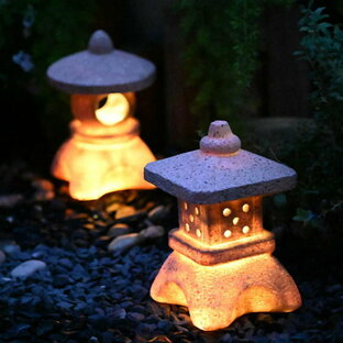 日本の屋外庭園 ソーラーランタン 樹脂像 タイプ 和風 四角 四足 古燈籠 灯篭 庭飾り 樹脂製 置物ライト いい雰囲気出す 芝生 花壇 季節の飾りの画像