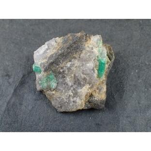 最高品質エメラルド原石(Ruygh Emerald) 中国中国雲南省文山(Whenshan) 産 寸法 ： 62.7X53.7X38.1mm/119.0gの画像