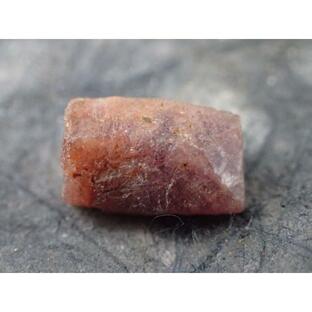 パープルルビー原石 マダガスカル産 寸法 ： １１．０X７．４X６．９ｍｍ/５．９０５ｃｔｓの画像