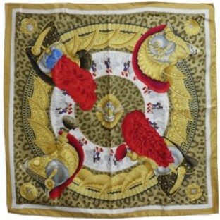 HERMES エルメス カレ90 CASQUES et PLUMETS 兜と羽根飾り シルク 黄 スカーフ レディースの画像