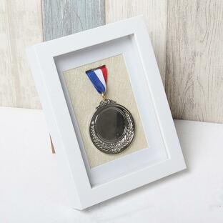 メダルケース、無垢材メダルボックス 、メダルと名誉のバッジのための木製の陳列ケース、メダルフレームフレームバッジ収納ボックスディスプレイ、徽章/勲章/引の画像