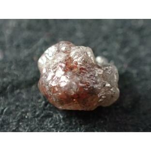 最高品質レッドダイヤモンド原石(Red Diamond) South Africa 産 寸法 ： 4.3X4.1X3.9mm/0.60ct ルースケース付の画像