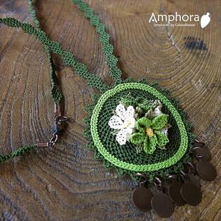 イーネ・オヤ刺繍針で作る繊細なレース エフェ・オヤ/グリーンと小花のペンダントネックレスの画像