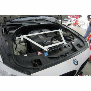 【Ultra Racing】 フロントタワーバー BMW 5シリーズ F07 SN30 10/03-17/06 [TW4-1901]の画像