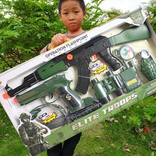 子供用おもちゃの銃 サブマシンガン ピストル リボルバー チキン慣性銃 耐久性のあるフルセットの装備 男の子と女の子へのギフトの画像