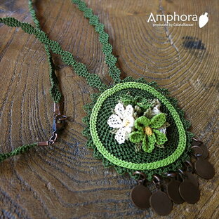 イーネ・オヤ刺繍針で作る繊細なレースエフェ・オヤ/グリーンと小花のペンダントネックレスの画像