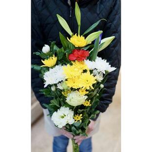 葬儀・お悔やみ用花束 フラワーショップカレラ お供え用生花花束2個セット (Mサイズ45cm)の画像