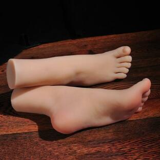 女性 足模型 両足 実物大 足マネキン フットモデル 靴 靴下 展示用の画像