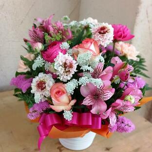 花 誕生日 お祝い フラワーアレンジメント 送料無料 ピンク ワンサイド 記念日 送別の画像