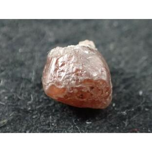 最高品質レッドダイヤモンド原石(Red Diamond) South Africa 産 寸法 ： 4.6X4.1X3.4mm/0.60ct ルースケース付の画像